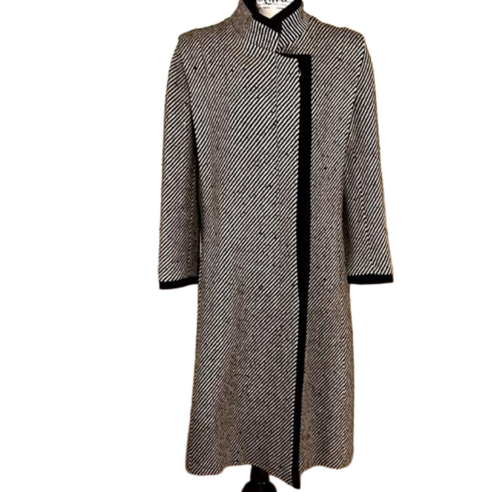 Vintage Gemini midi length wool coat Size small to medium.
